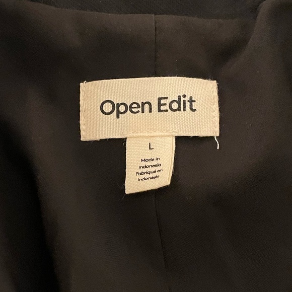 Never-worn lined black blazer from Nordstrom with light shoulder padding - Picture 3 of 3